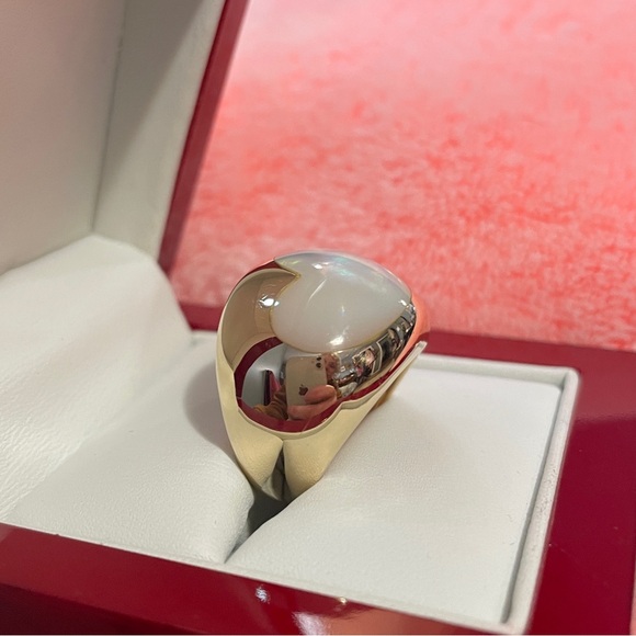Gold Ring, 14kt with Beautiful Mother of Pearl HEART. 
This Gorgeous Dome Ring! - Picture 14 of 17